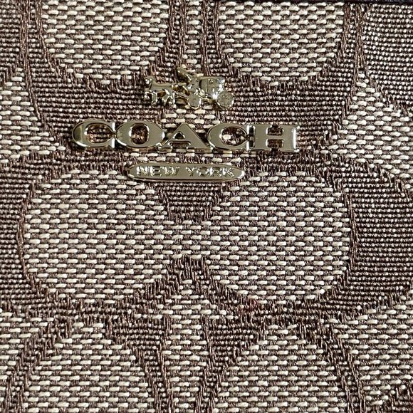 New Coach Signature CC Zip Wristlet Khaki Brown F54627 - Picture 4 of 9